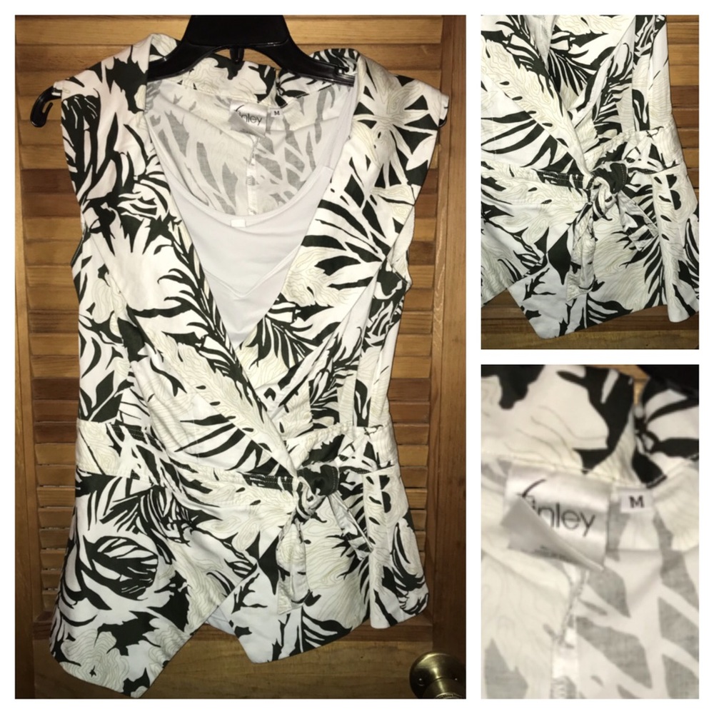 Shrug shoulder sleeveless resort-wear top
